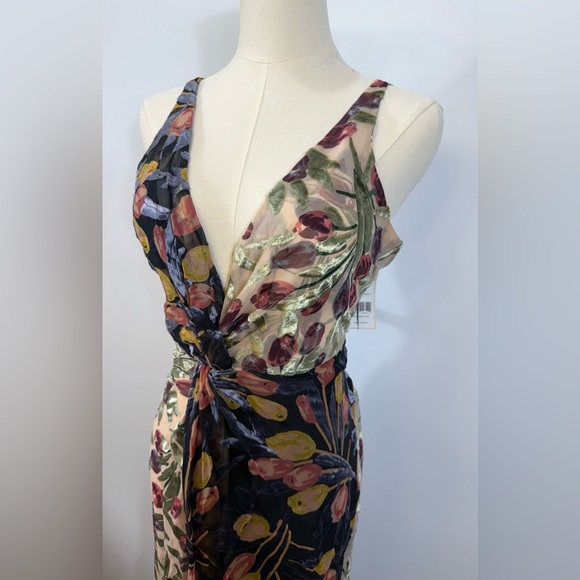 NWT CINQ A SEPT Carolee Twisted V-Neck‎ Maxi Dress Sz 8 $595 - Picture 11 of 14